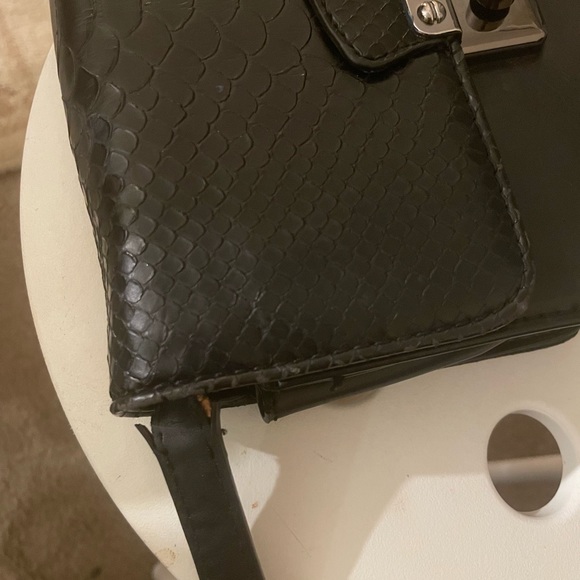 Black snakeskin crossbody purse / Bag. Used as seen on the picture - Picture 10 of 10
